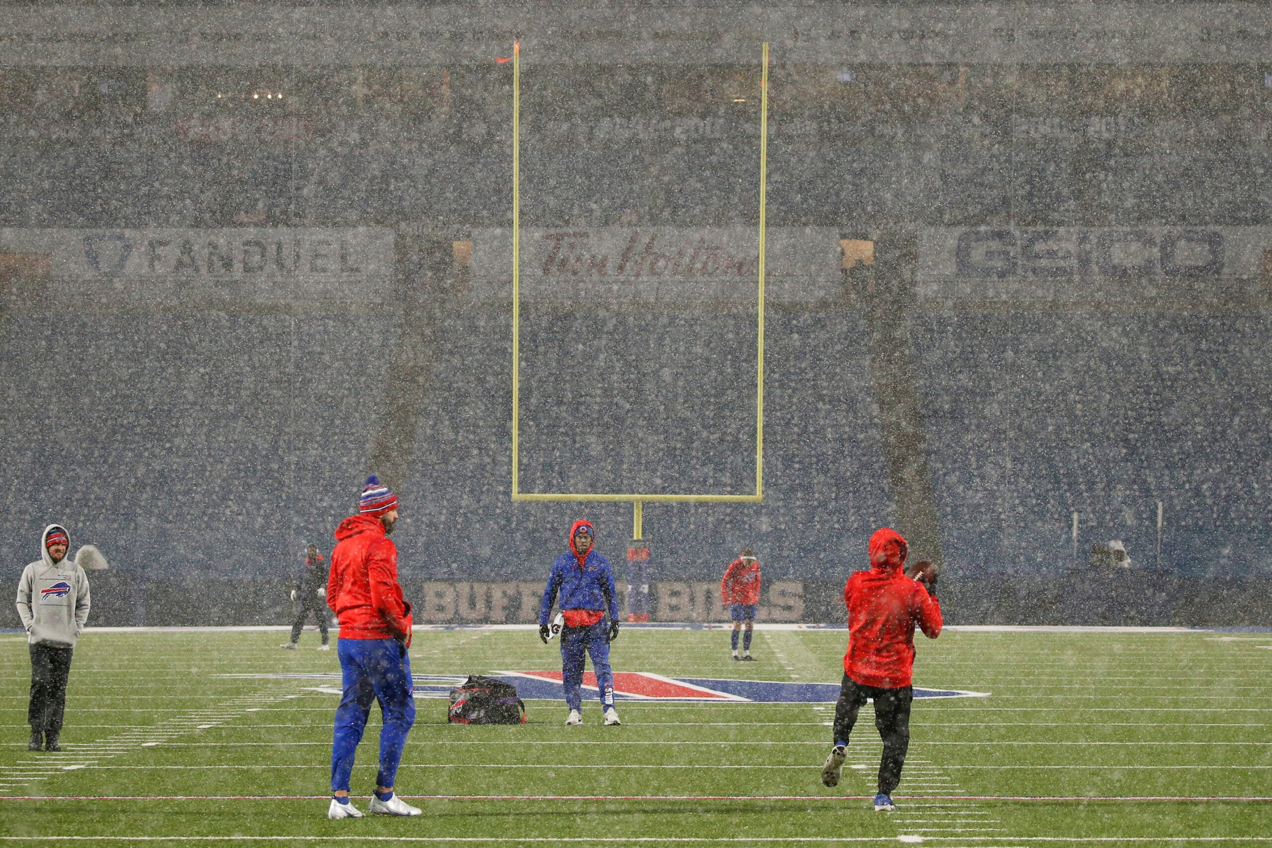 Hold onto your tables, windy conditions for Patriots vs. Bills game