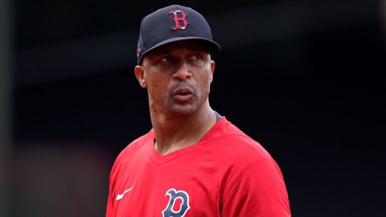 Arriba 56+ imagen red sox first base coach