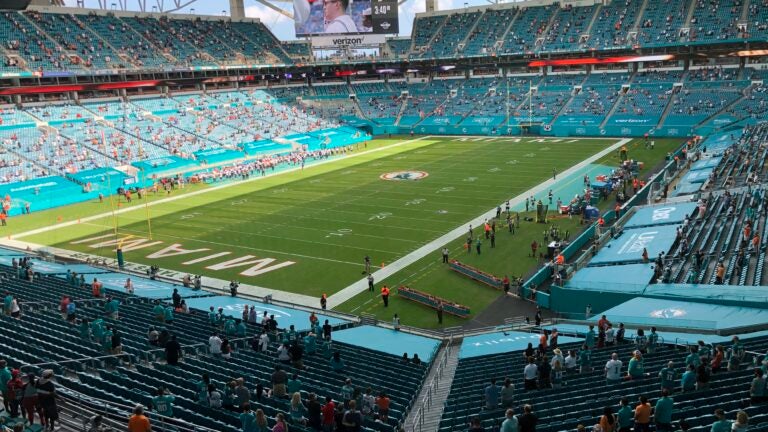 Patriots' season finale shifted to 4:25 p.m. at Dolphins