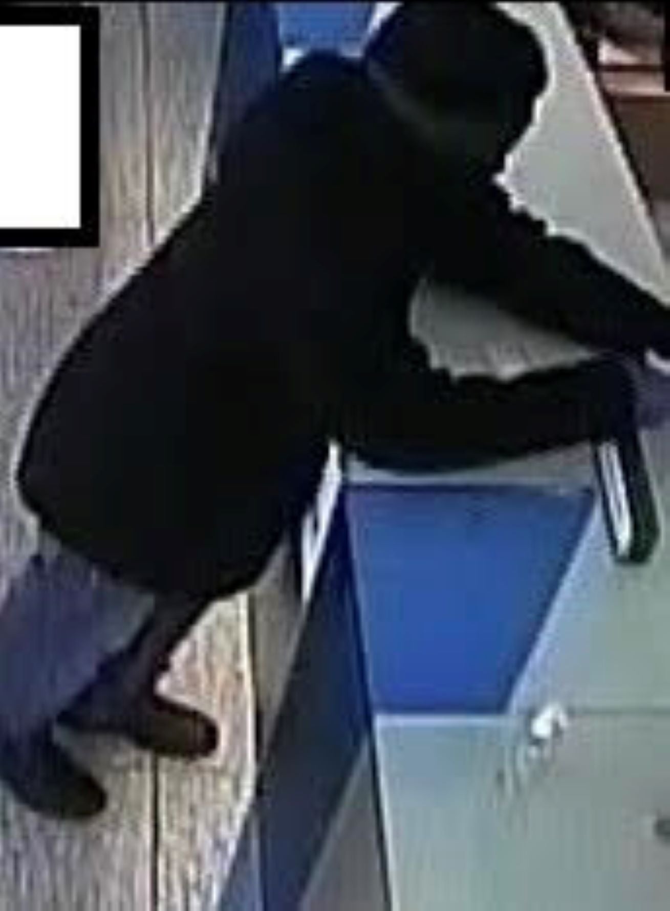 Cambridge bank robbed, dye pack explodes on stolen money as suspect flees