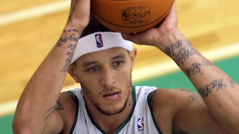 DELONTE WEST LANDS JOB WITH REHAB FACILITY! FORMER NBA GUARD'S JOURNEY to  RECOVERY! 