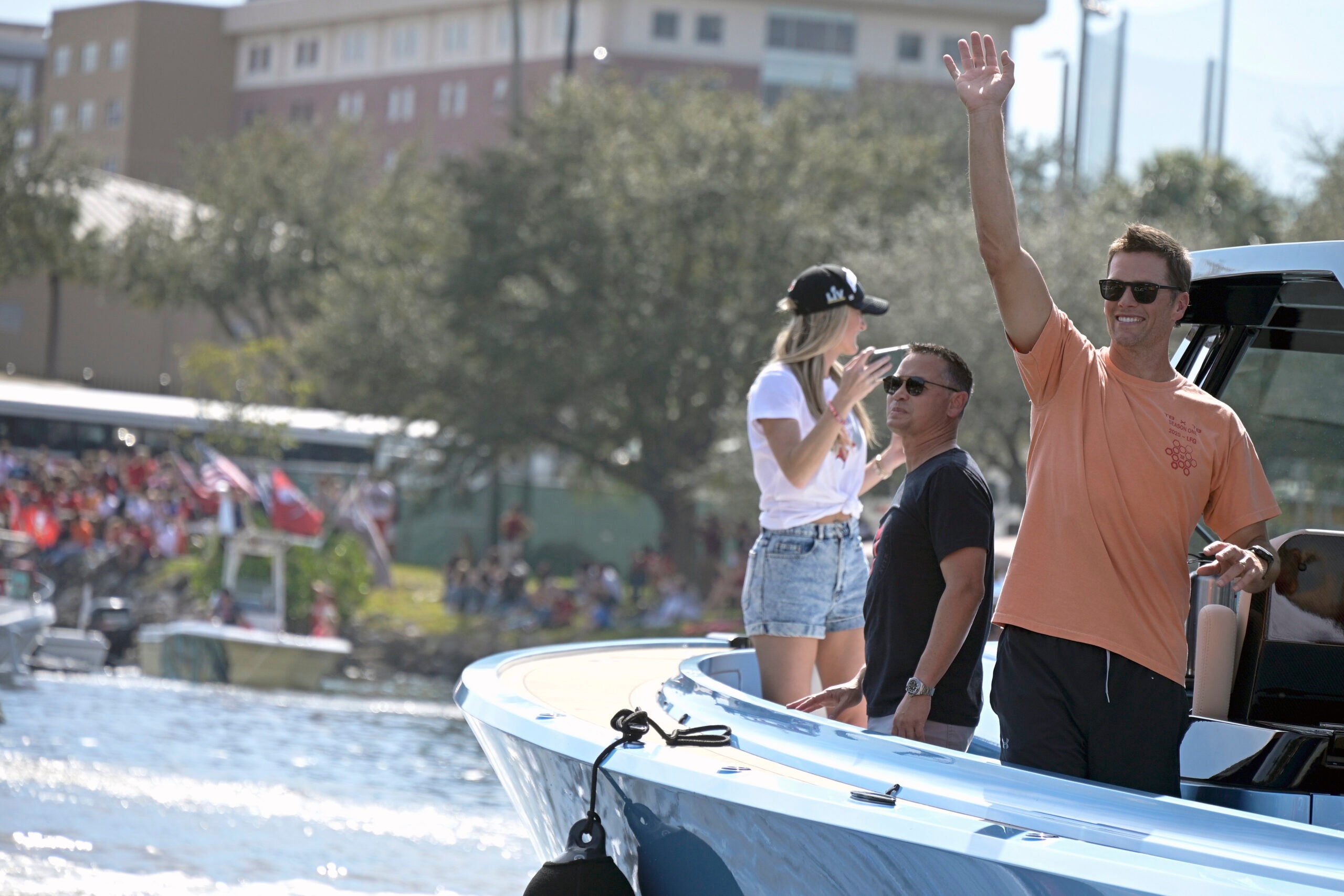 Tom Brady was living his best life at the Buccaneers' Super Bowl parade -  Pats Pulpit