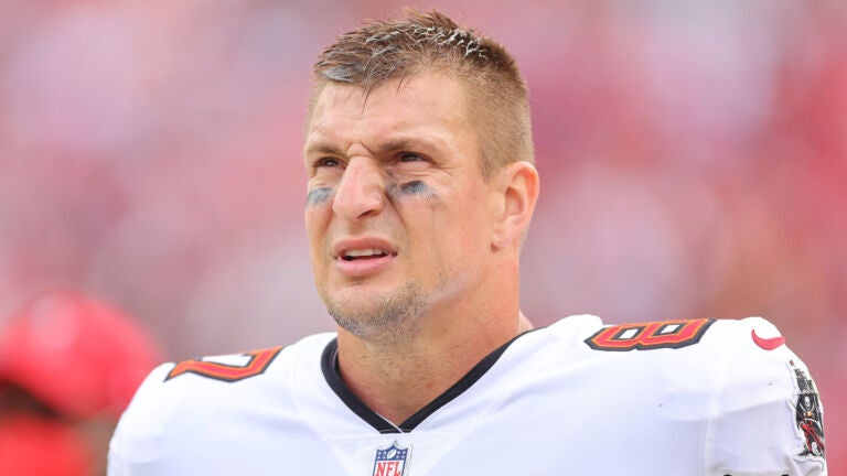 Rob Gronkowski on Bucs' struggles: 'I could definitely help out'