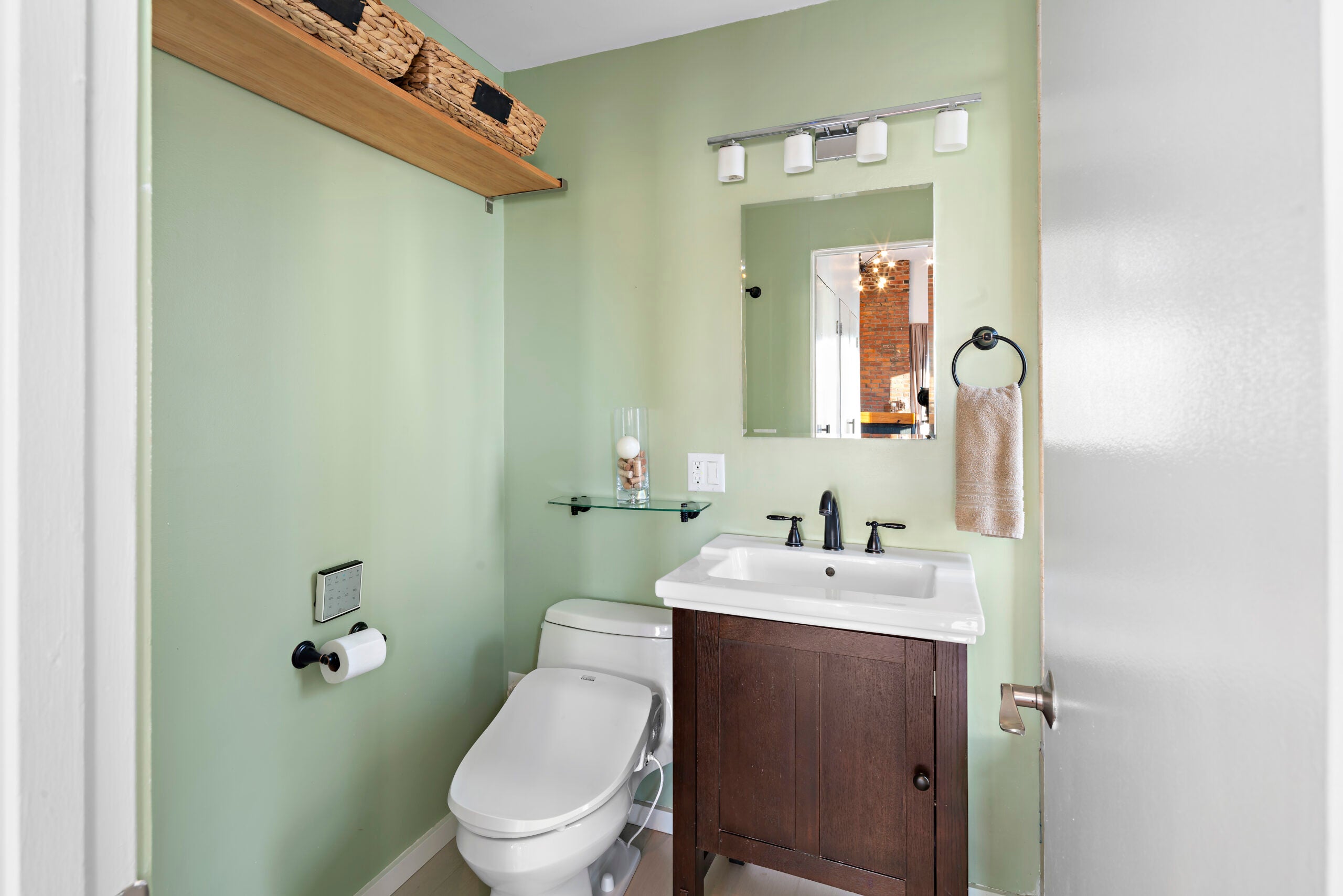 17-Cazenove-St-South-End-Full-Bath
