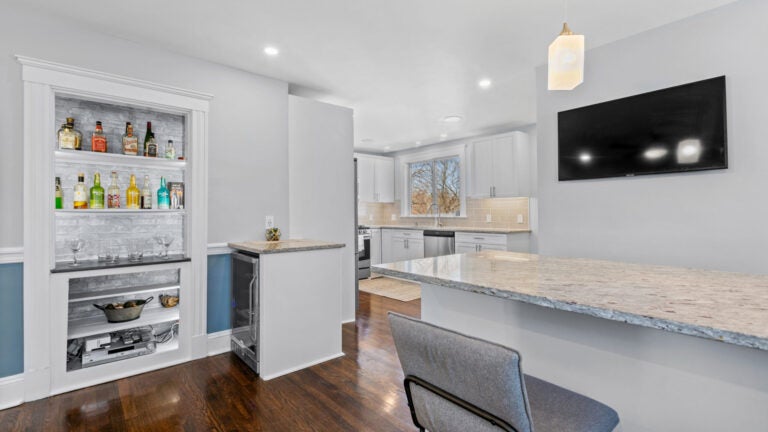 588-Beech-St-Roslindale-Bar