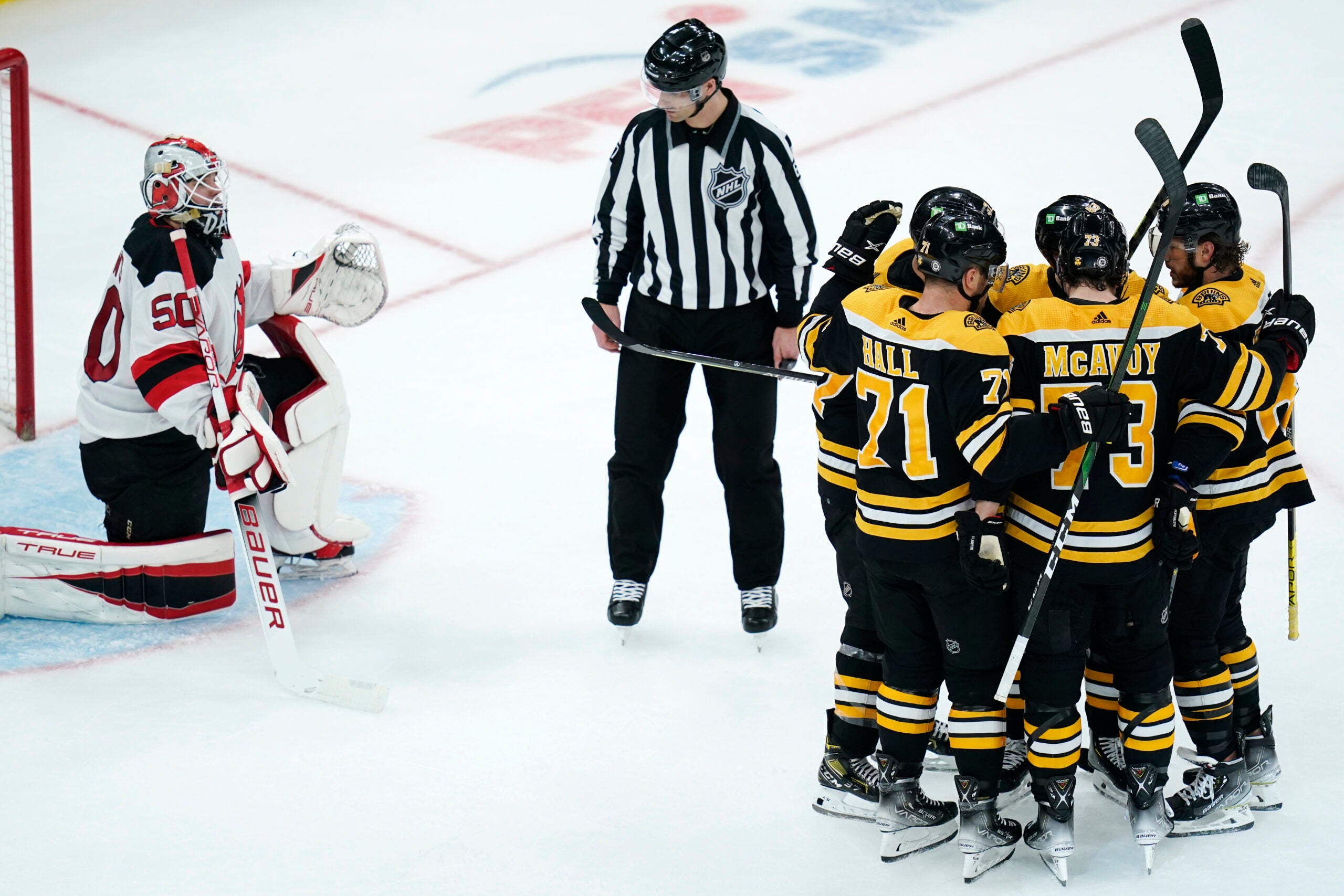 Bruins bust out for 81 victory over Devils as Rask is honored