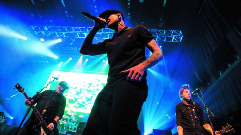 The Dropkick Murphys St. Patricks Day Tour 2022 - Detroit - Folk N