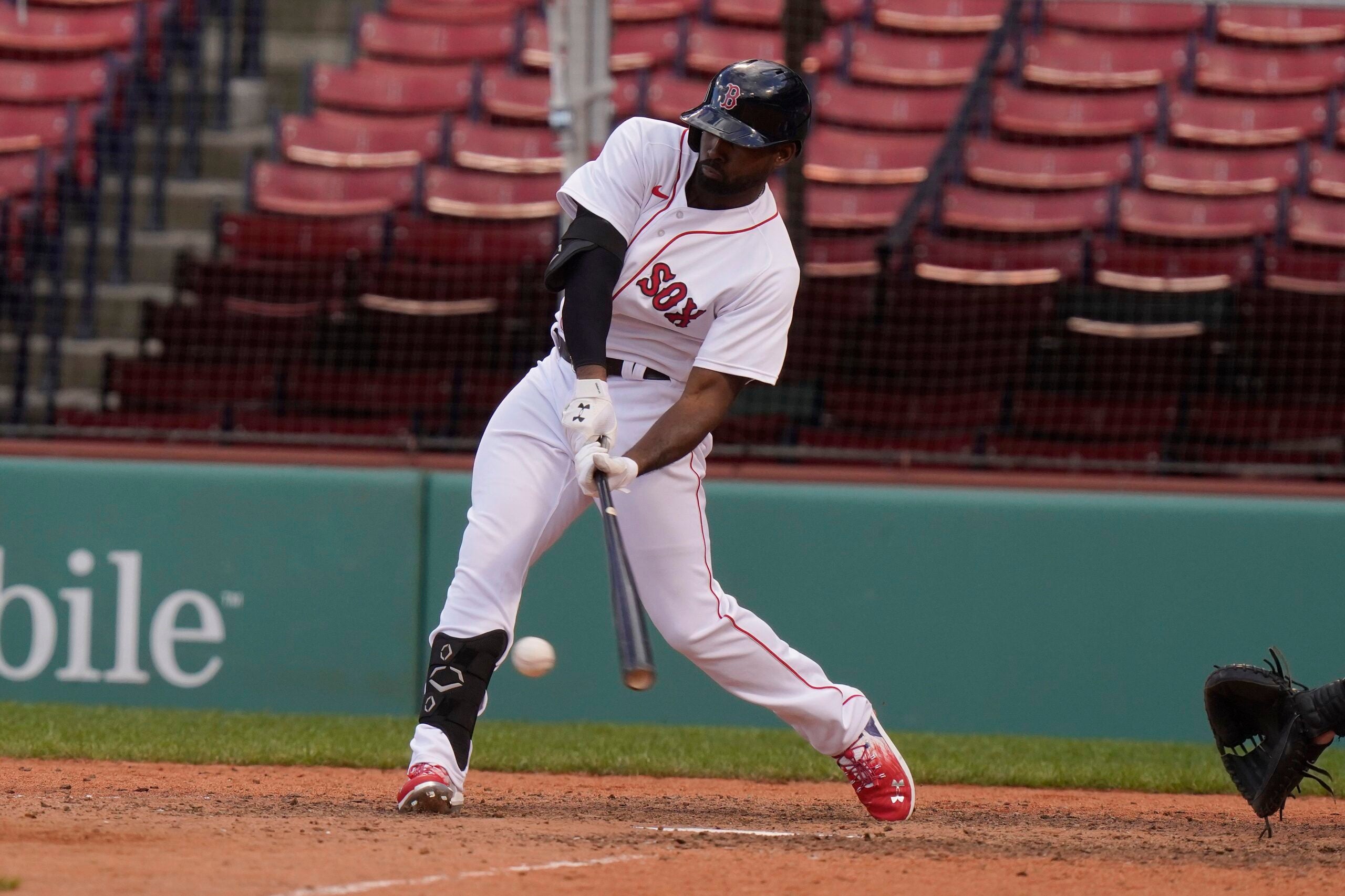 Jackie Bradley Jr. learned of trade to Boston at Mookie Betts's