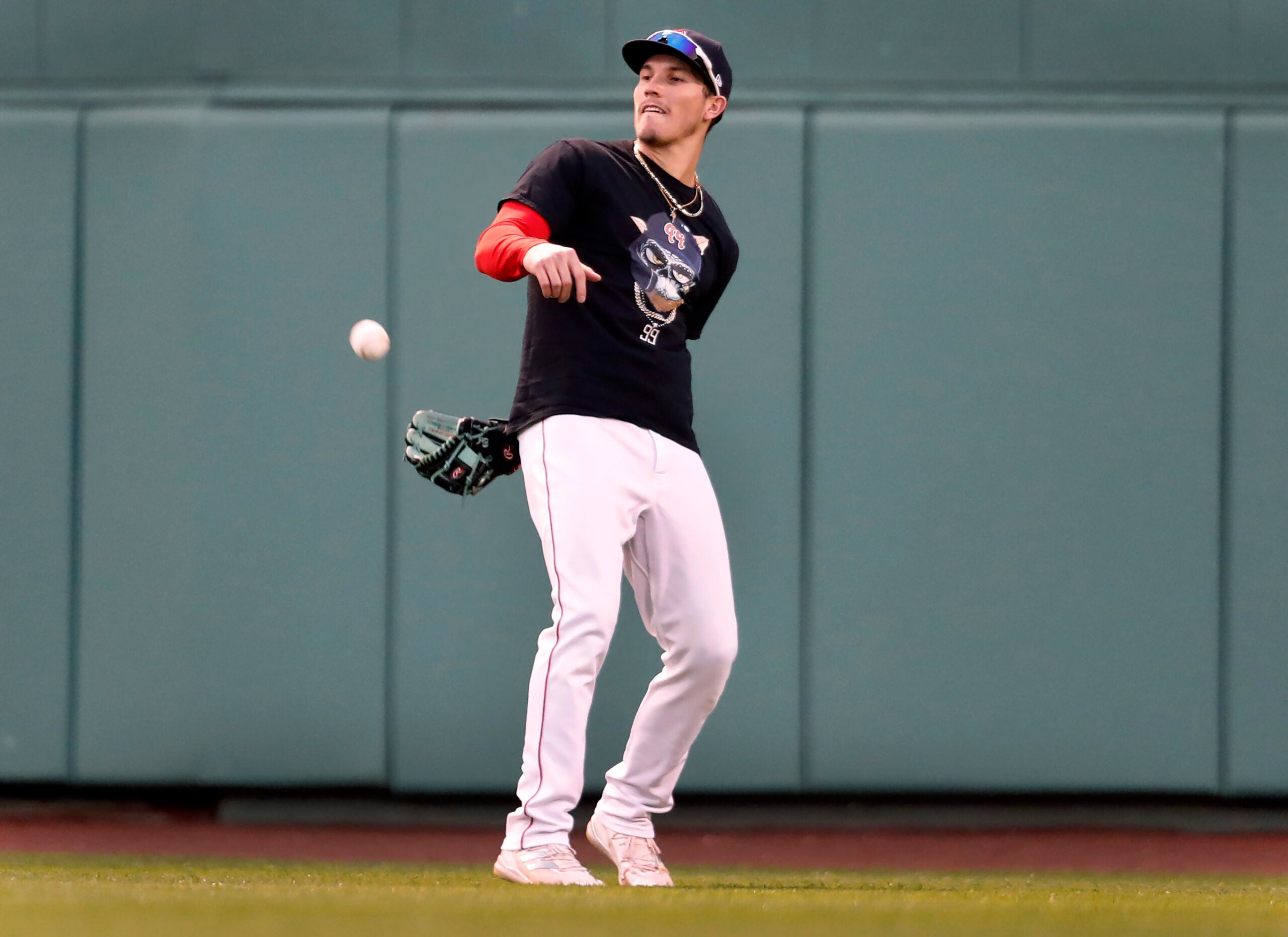 Red Sox's Jarren Duran takes batting practice during spring training 2022 
