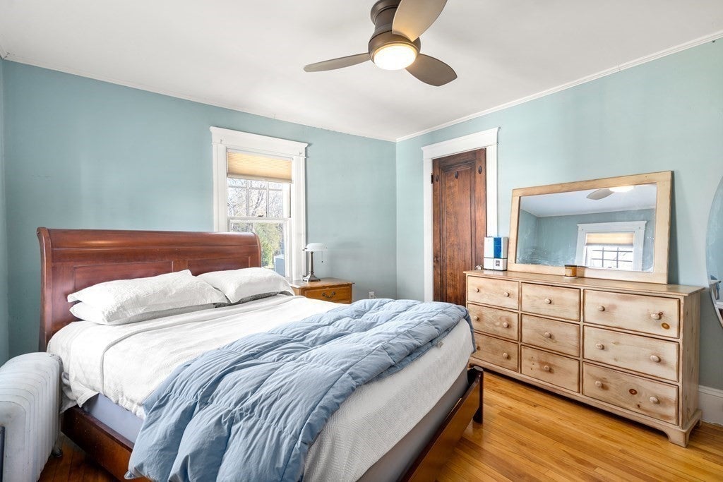 12-Subruban-Rd-Bedroom