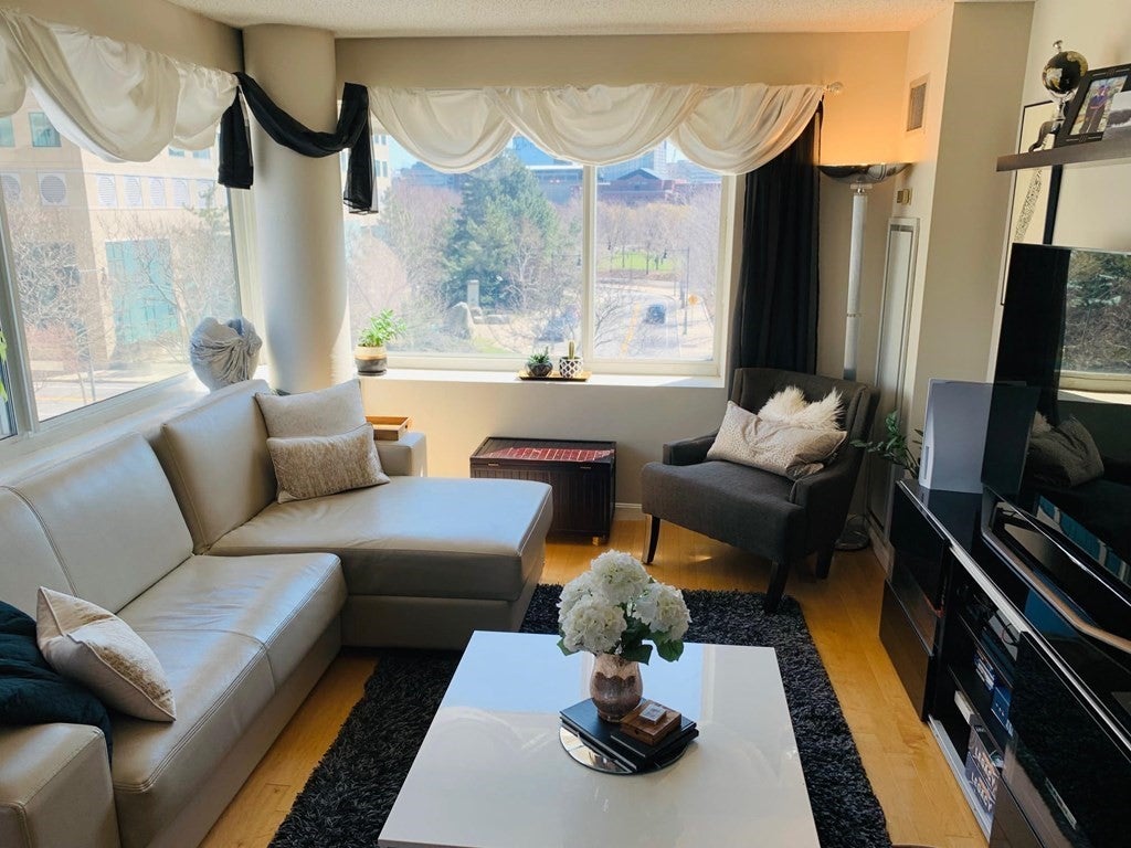 8-Museum-Way-Living-Room