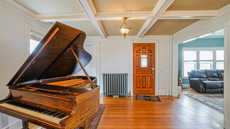 91-Crescent-Ave-Melrose-Foyer