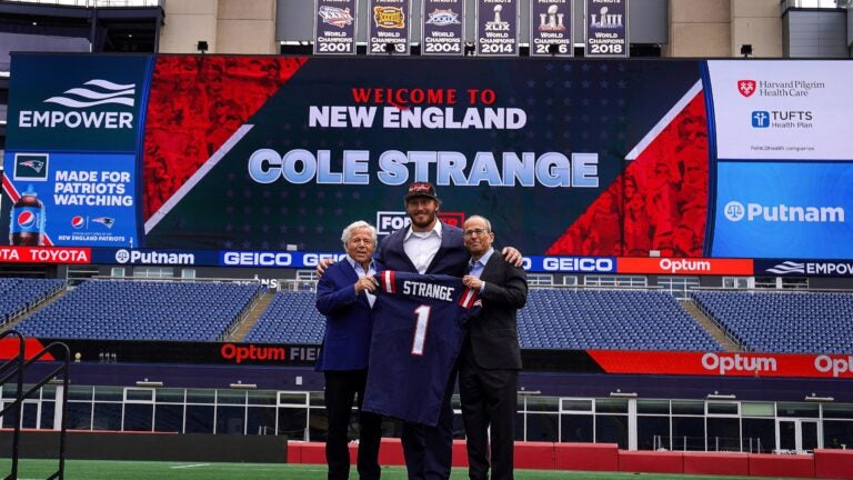 Meet Cole Strange, the Patriots' first-round draft pick who rocks a  crossbar face mask and no gloves - The Boston Globe