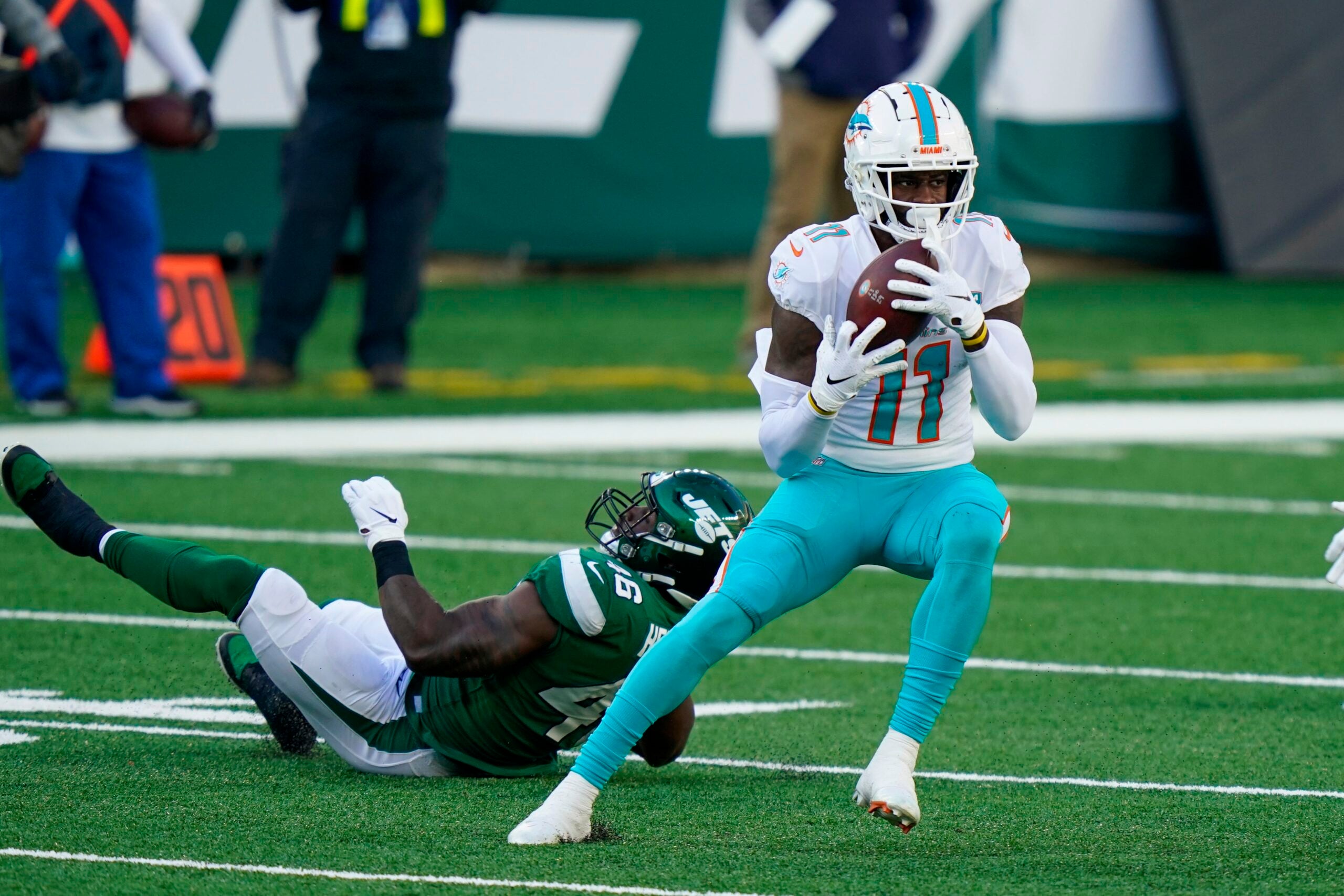 Mac Jones, Kendrick Bourne react to DeVante Parker trade