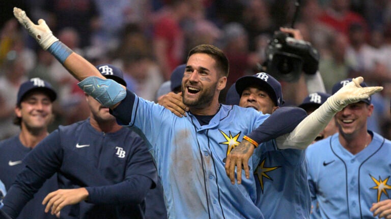 Rays rally for wild 3-2 extra-innings win against Red Sox