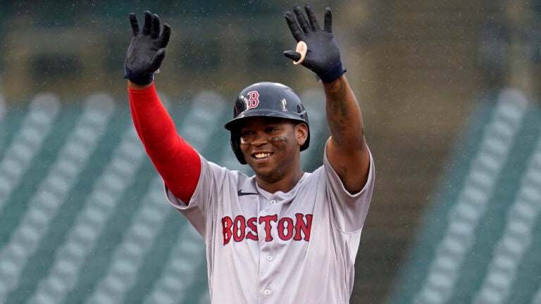 Devers singles through shift, lifts Red Sox over Tigers 5-3 - Seattle Sports