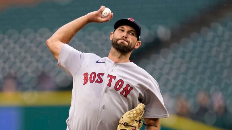 Jose Abreu, Dallas Keuchel help White Sox complete sweep of Red Sox