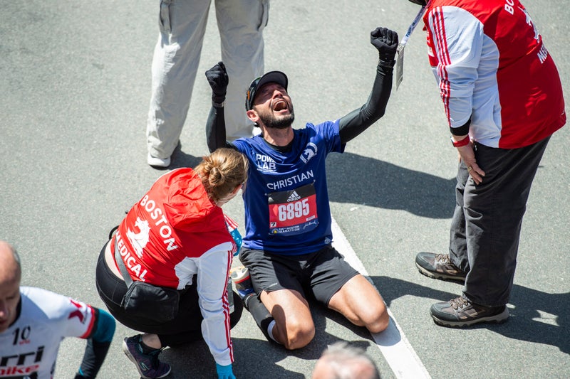 26 photos of absolutely triumphant Boston Marathon finishes