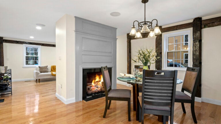 107-Dodge-UnitA-Beverly-Dining