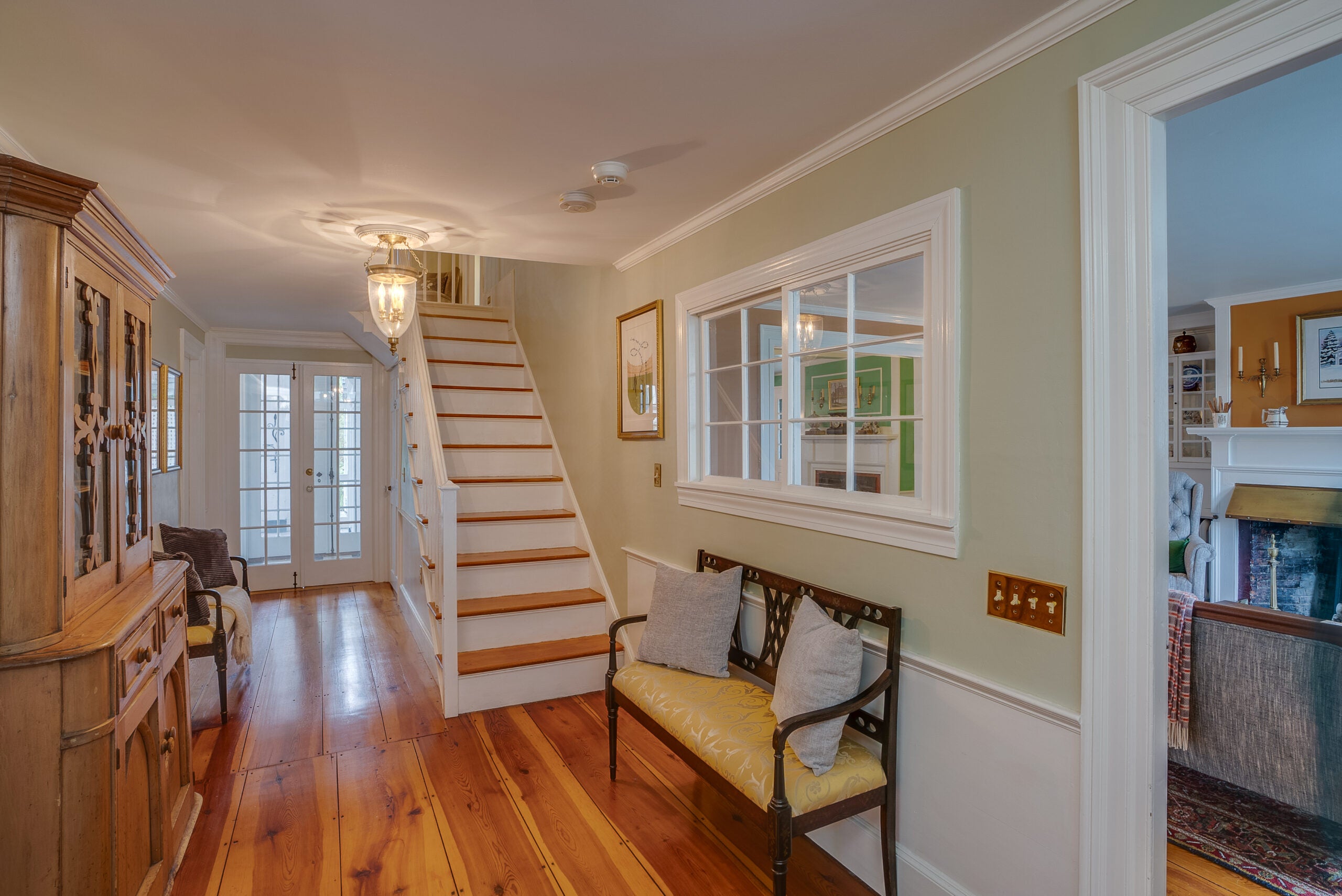 519-Main-St-Dunstable-Foyer