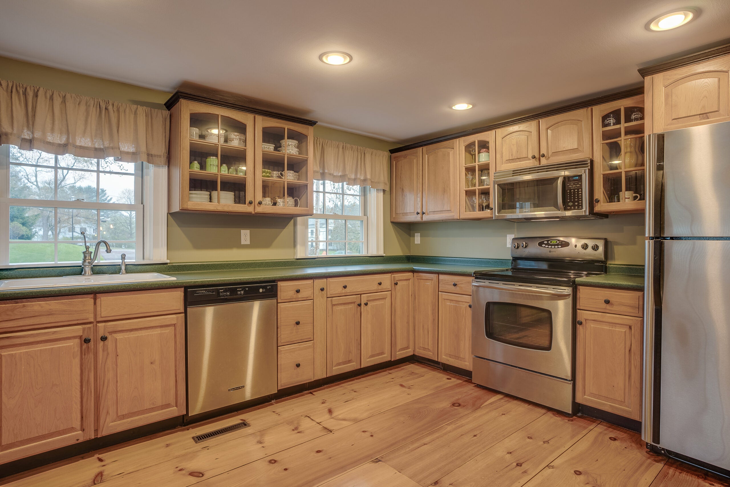 519-Main-St-Dunstable-Kitchen-2