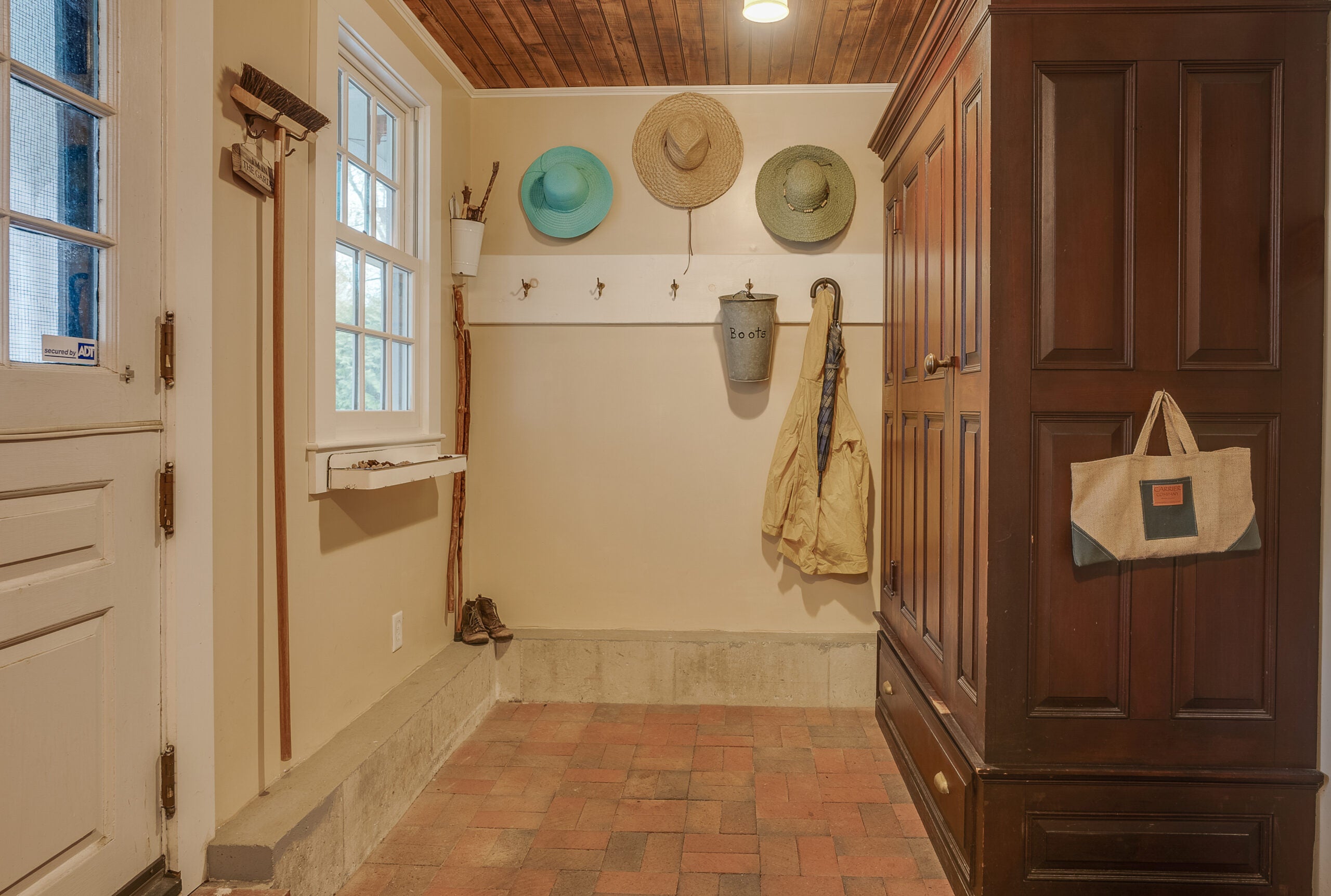 519-Main-St-Dunstable-Mudroom