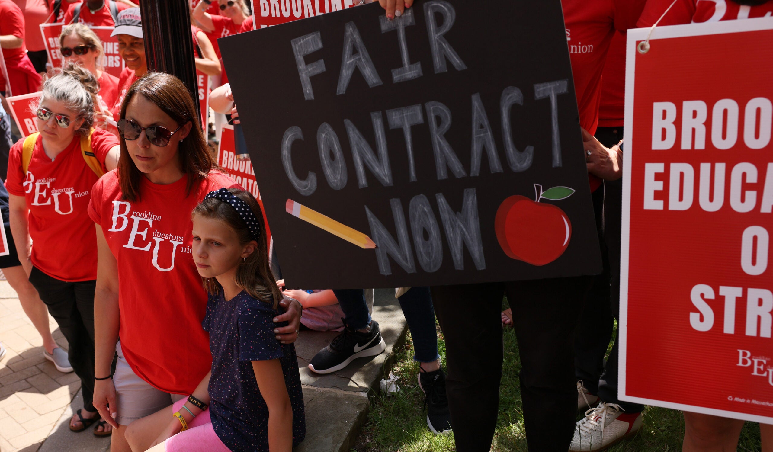 Schools reopen in Brookline as district, teachers union reach agreement
