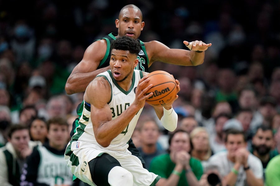 Isaiah Thomas' 29 points, 15 assists send Celtics past Jazz 115-104