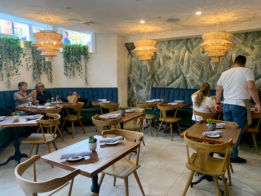 New American cuisine and a tropical atmosphere come together at Eva