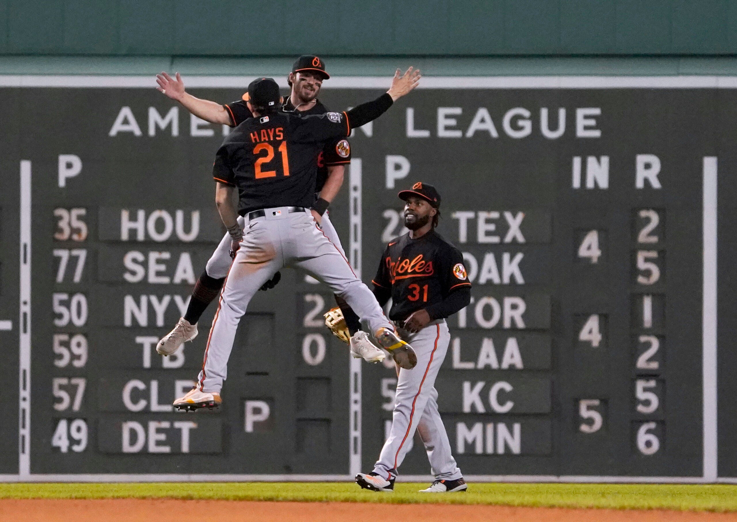 Red Sox blow 6-run lead, lose 12-8 to Orioles