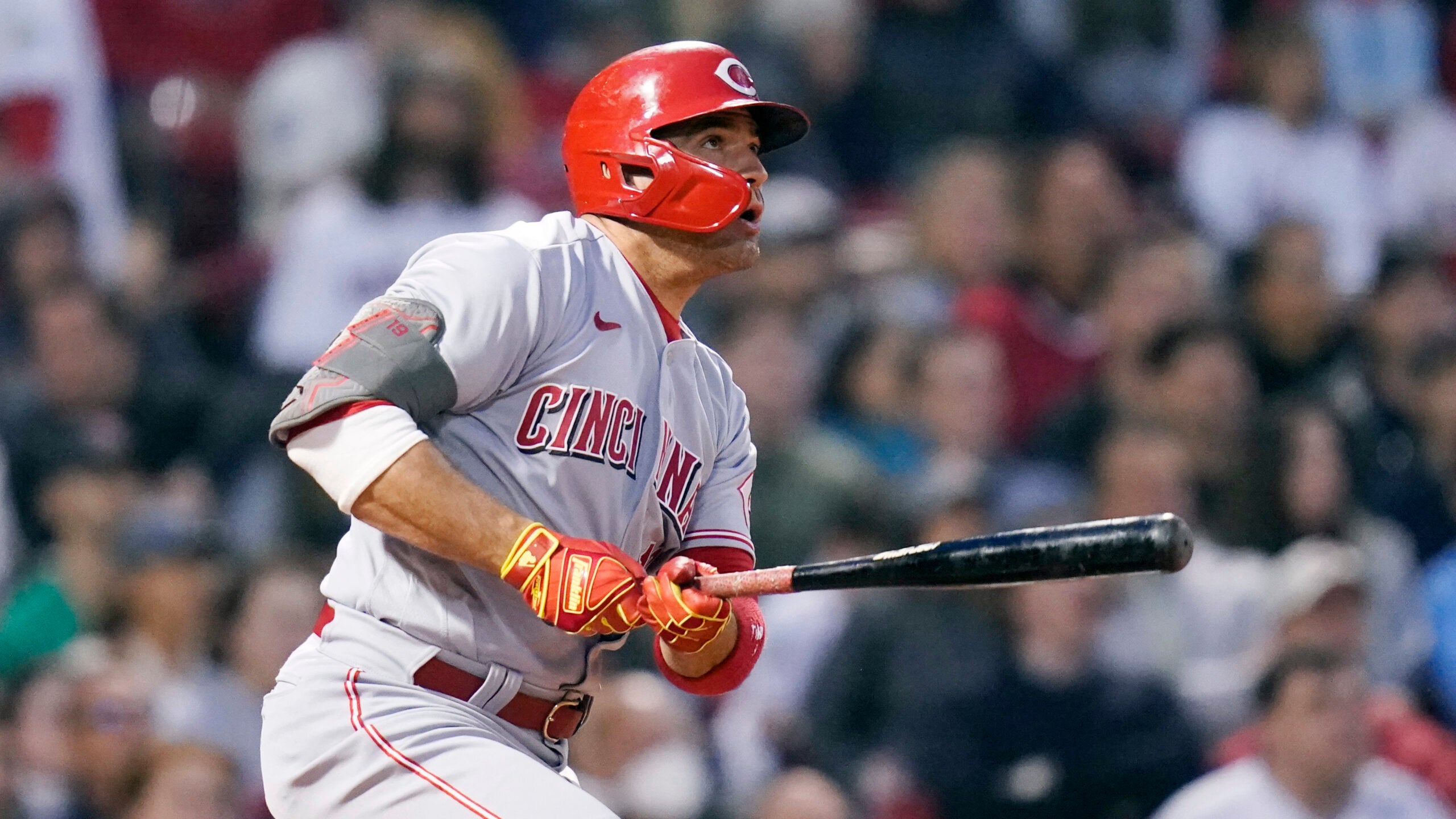 Luis Castillo, Joey Votto lead Reds to 1st Fenway win since 75 Series