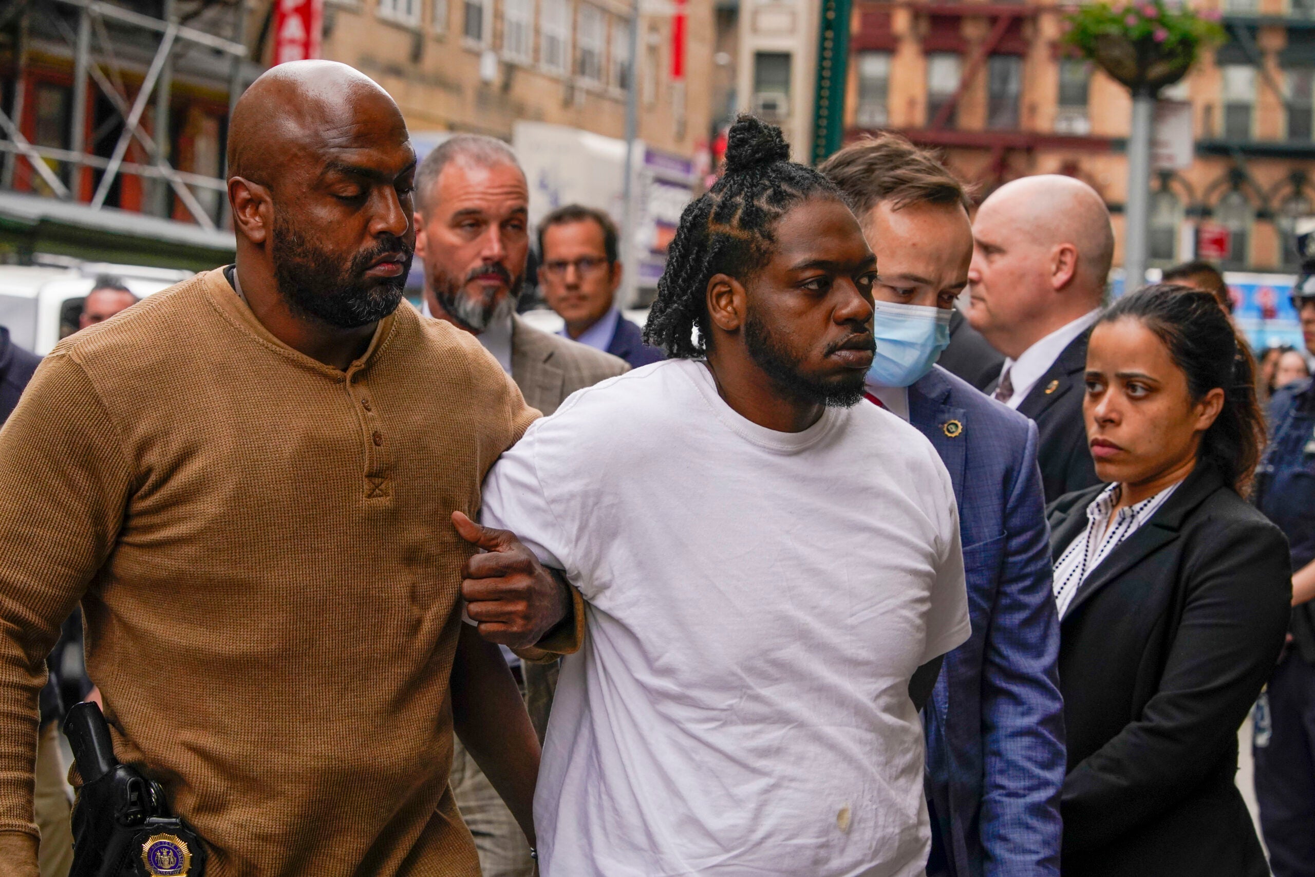 Suspect under arrest in deadly New York City subway shooting