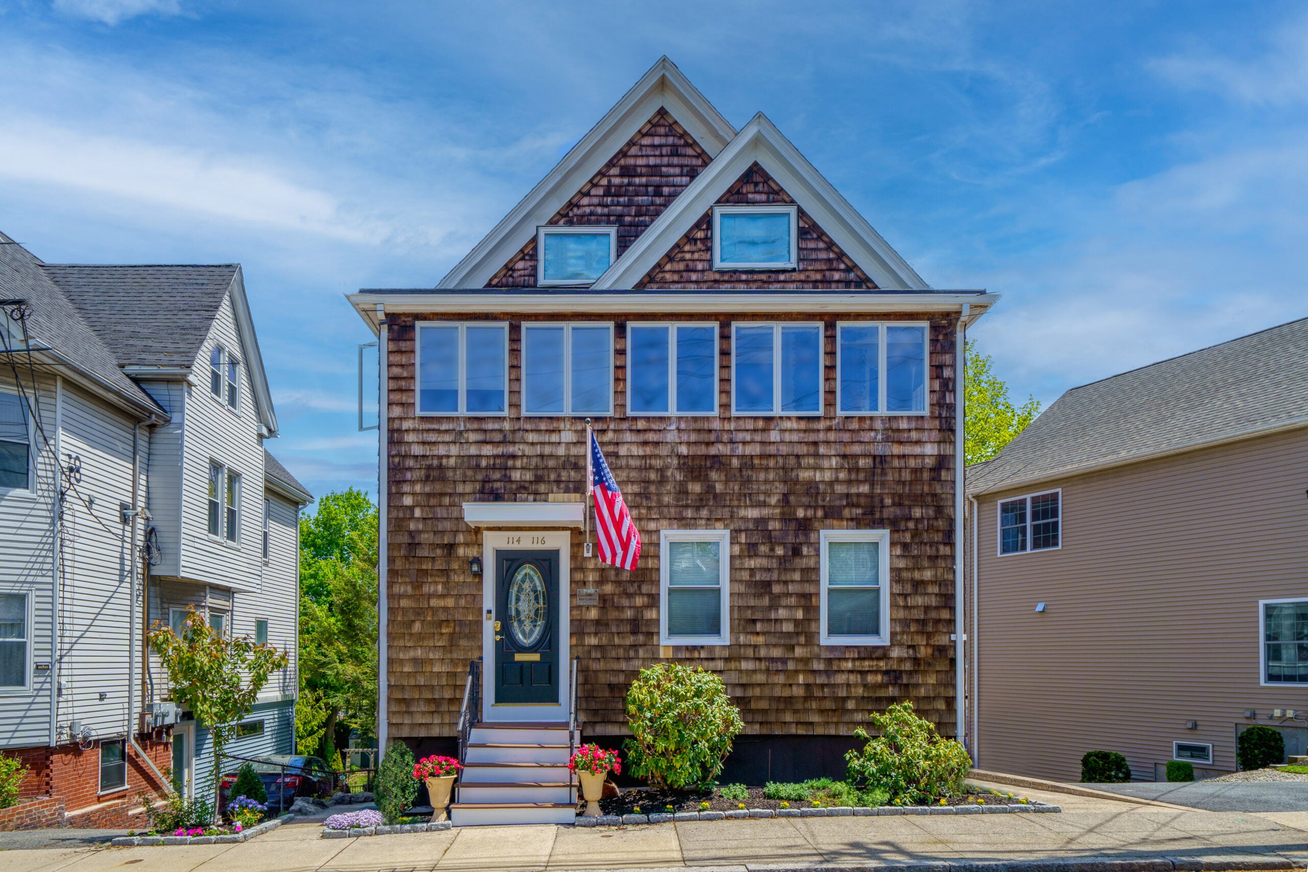 For 799,900, a Winthrop condo filled with color and technology