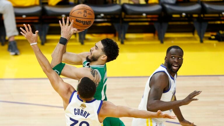 Draymond Green mematahkan pendekatan Warriors untuk menjaga Celtics di Game 1