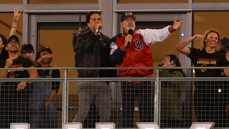 Neil Diamond now singing 'Sweet Caroline' at high school baseball fields