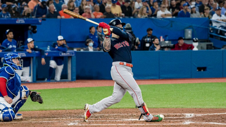 Red Sox mengalahkan Jays 6-5 dalam 10 pertandingan untuk menghindari sapuan tiga pertandingan