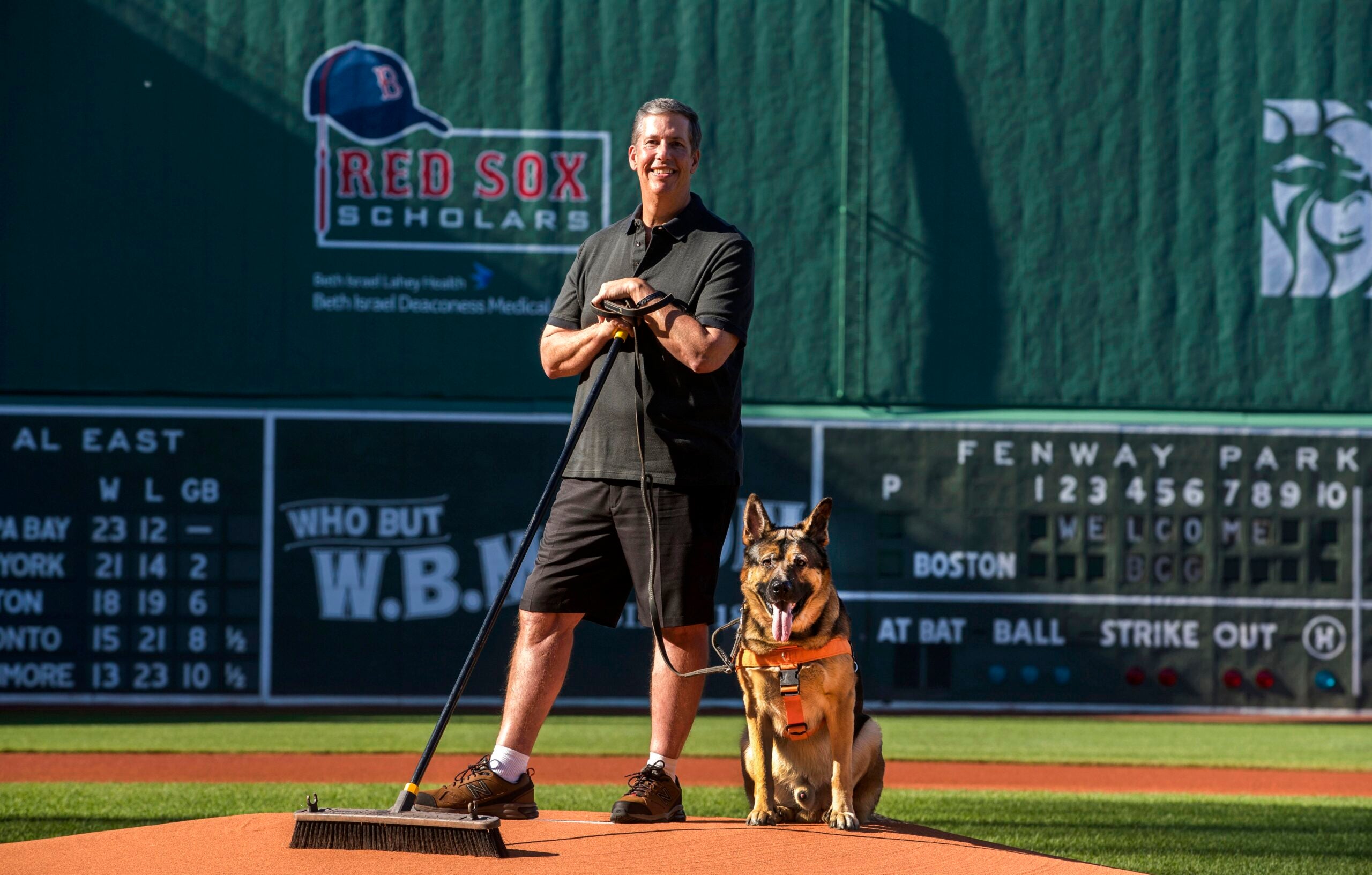 Red Sox groundskeeper Dave Mellor paid tribute to his service dog, Drago