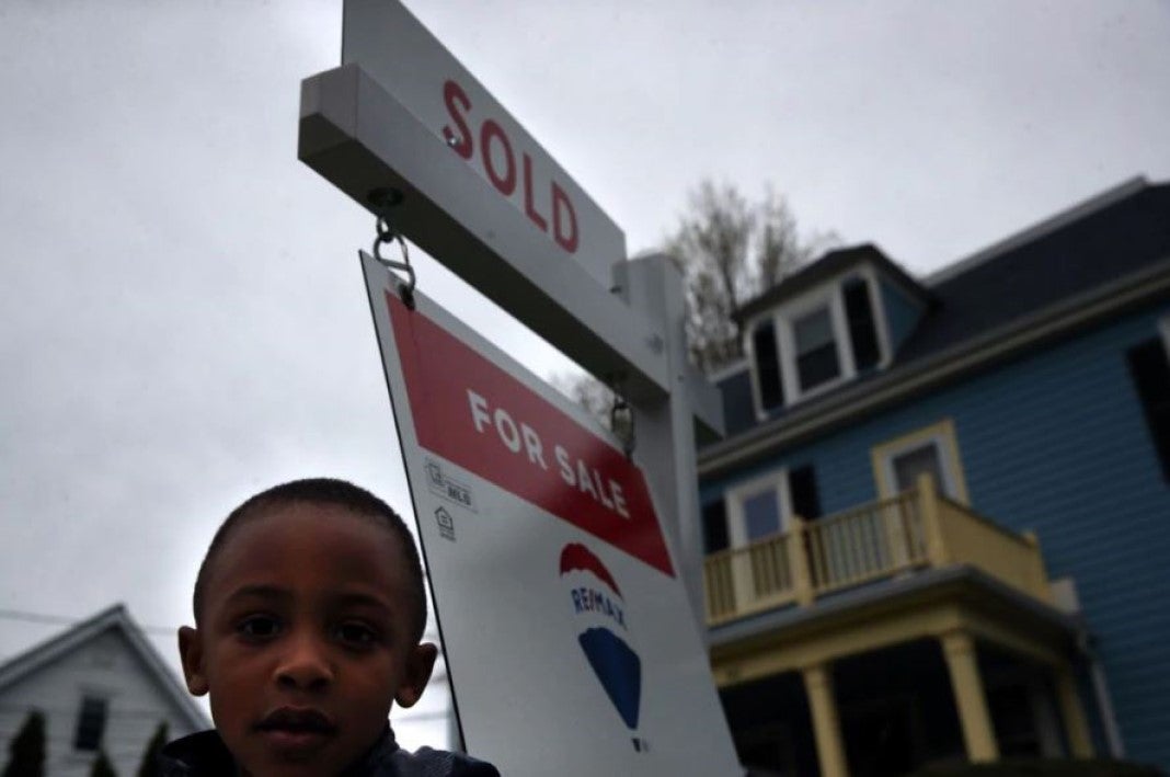 mortgages-black-latino-walker-globe