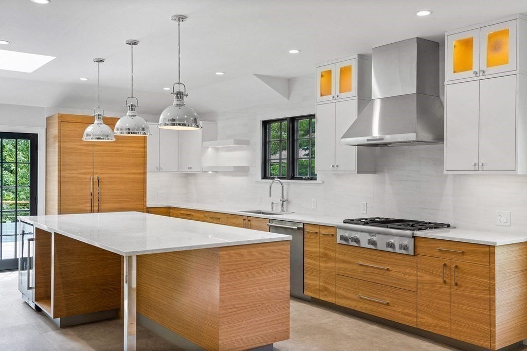 895 Hammond St Brookline MA kitchen