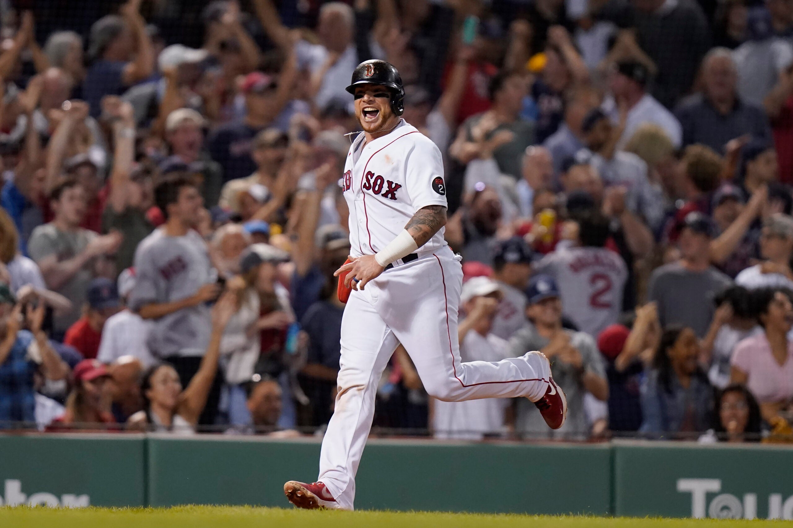Red Sox score 9 straight, rally past Yanks 11-6 for series split