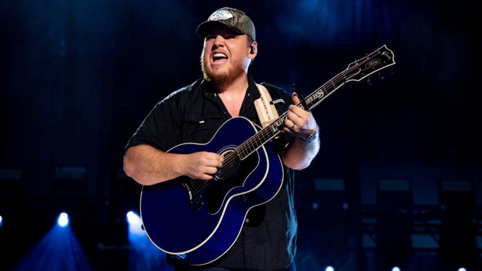 Luke Combs to play 2023 Gillette Stadium concert | Boston.com