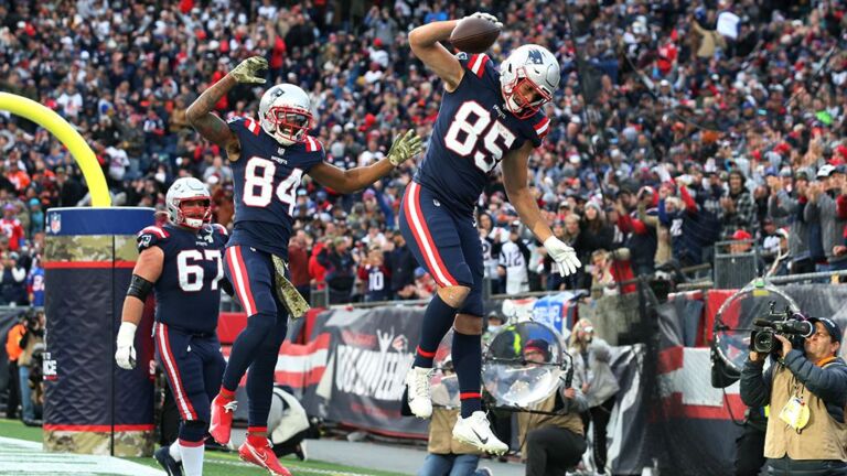 Defense steps up as Patriots get back in playoff position