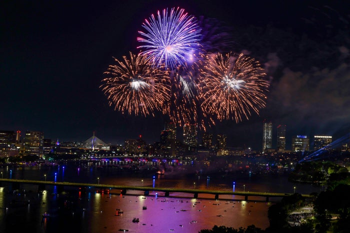 A photo scroll of Boston's gorgeous Fourth of July fireworks show