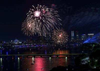 A photo scroll of Boston's gorgeous Fourth of July fireworks show