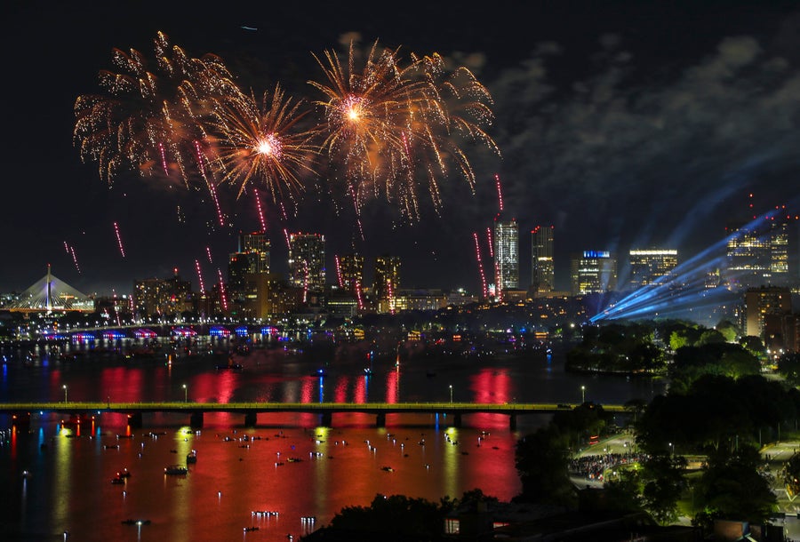 A photo scroll of Boston's gorgeous Fourth of July fireworks show