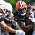 Cleveland Browns running back Kareem Hunt runs with the ball during the NFL football team's training camp.