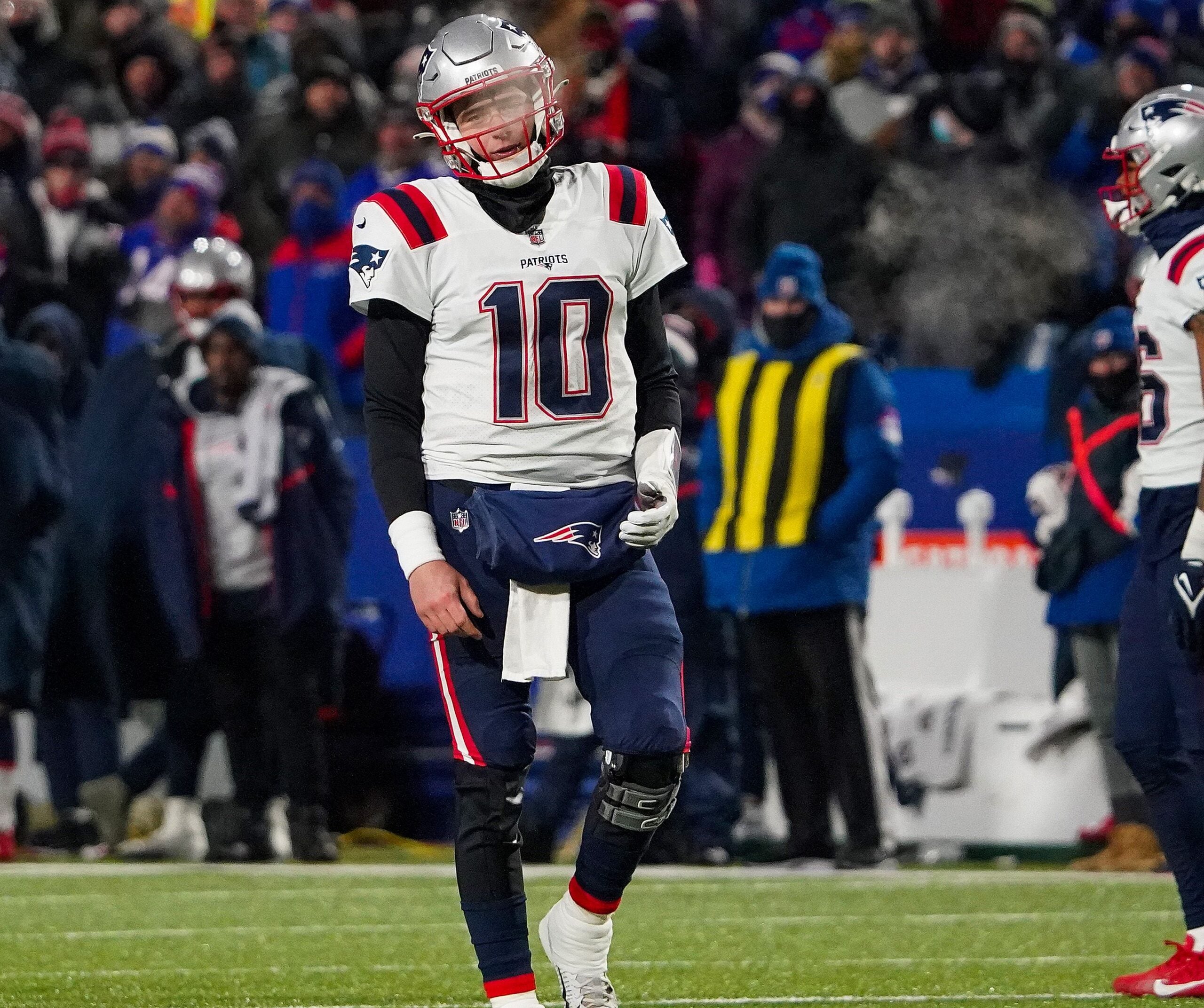 New England Patriots quarterback Mac Jones (10) during an NFL football games,  Sunday, Nov. 6, 2022, in Foxborough, Mass. (AP Photo/Charles Krupa Stock  Photo - Alamy