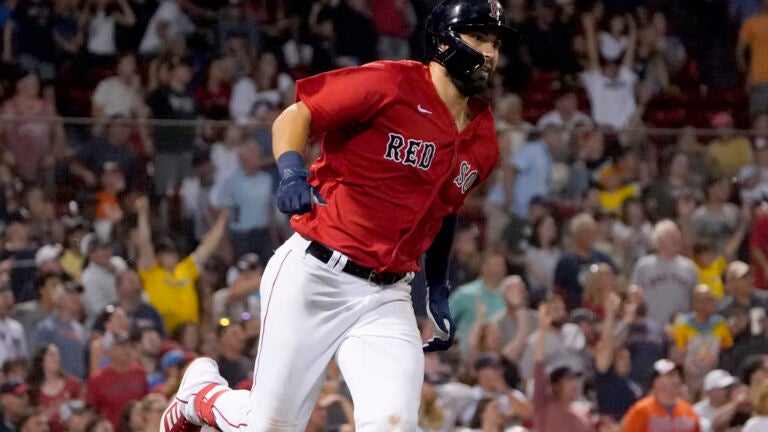 Hosmer's double in sixth sends Red Sox past Orioles, 4-3