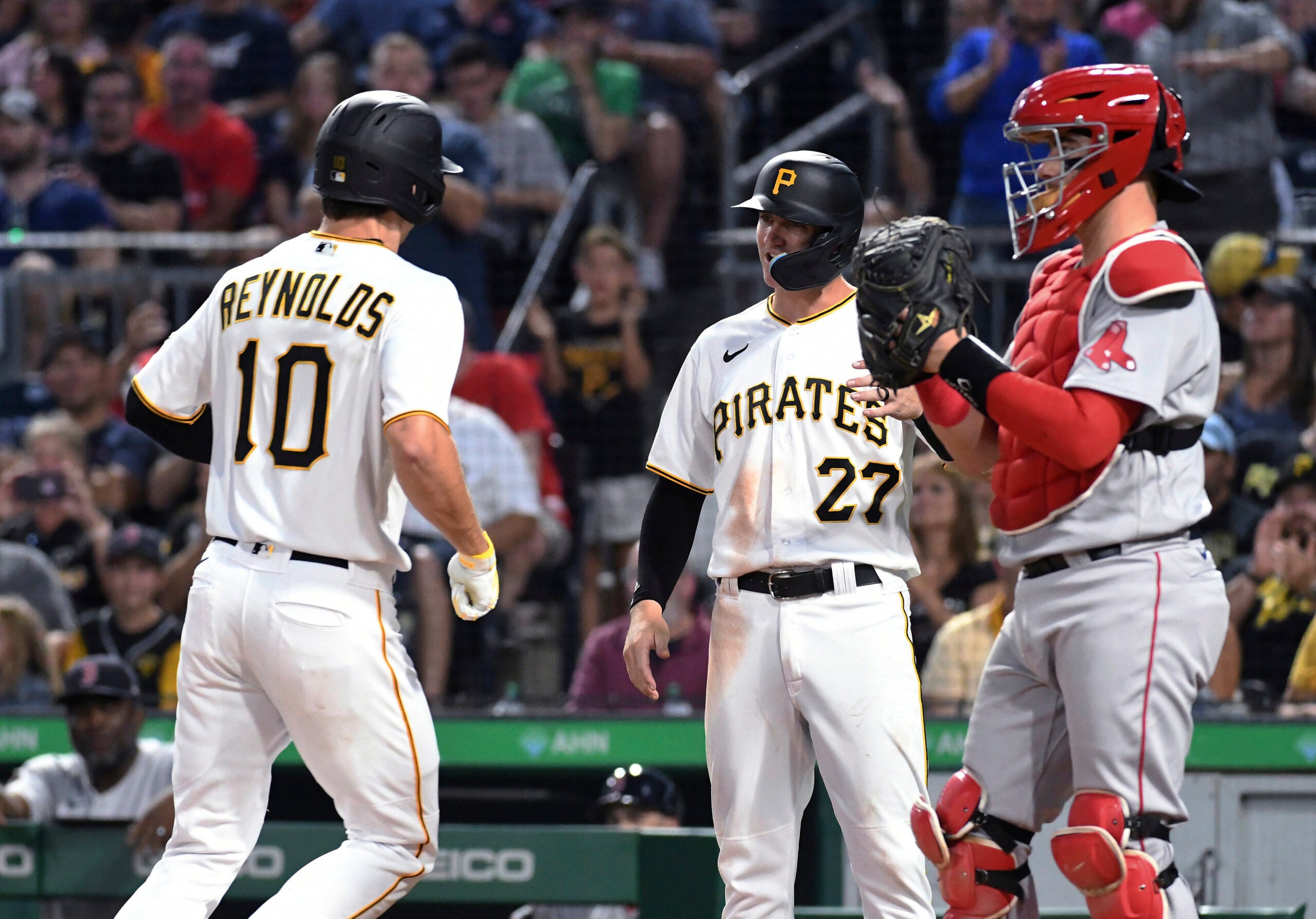 Reynolds' four hits power Pirates to 8-6 win over Reds - Seattle Sports