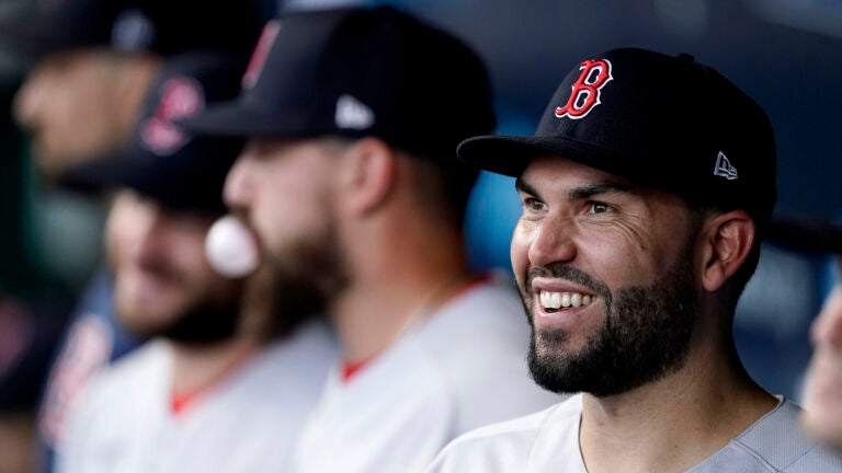 Eric Hosmer gets a standing ovation in his first return to